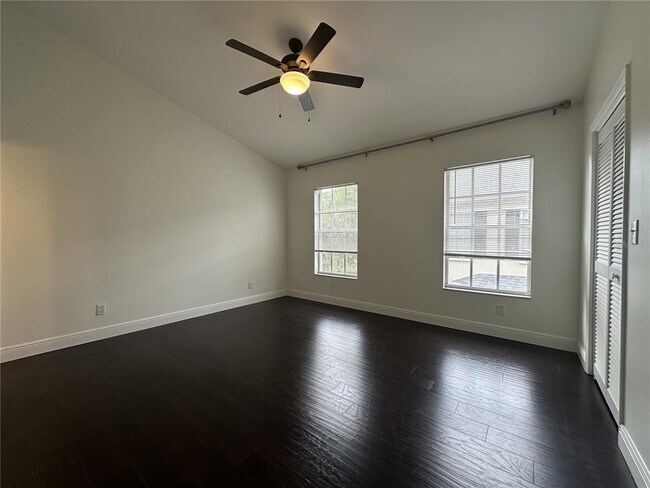 Building Photo - 308 S Bungalow Park Ave