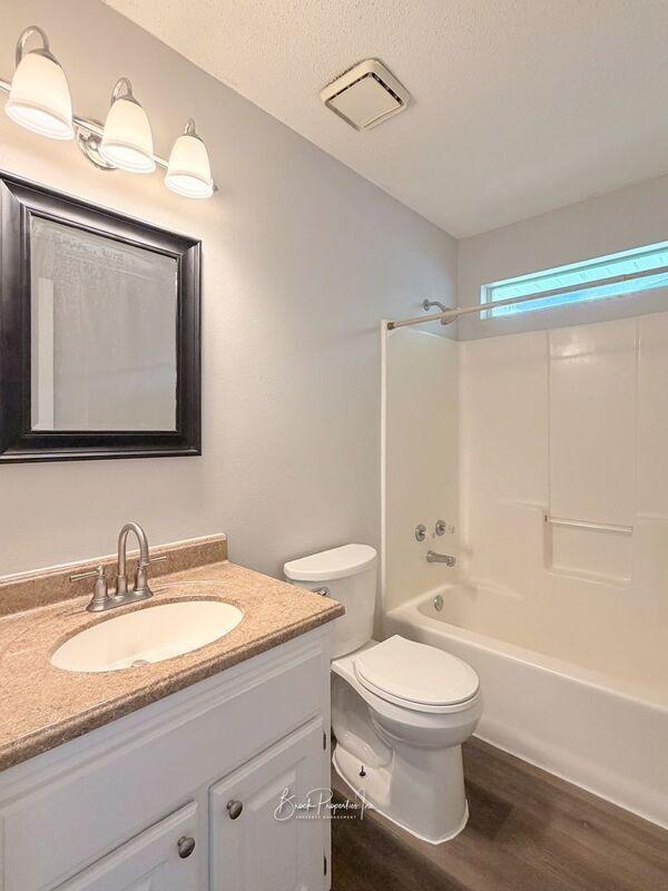 Building Photo - 2520 Southern Oaks Dr