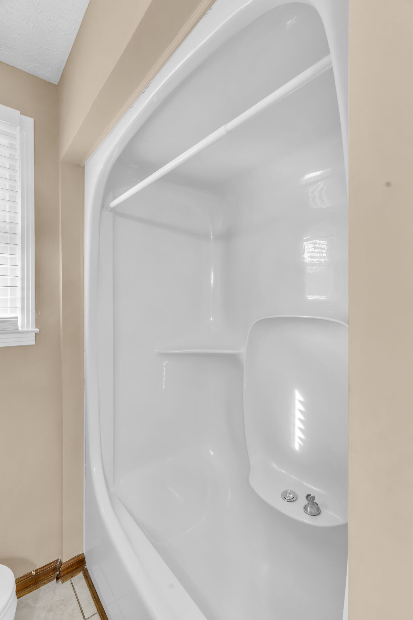 Building Photo - 341 Hickory Dr