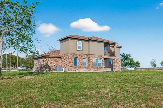 Building Photo - 2410 Engeling Rd