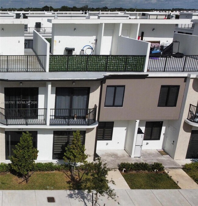 Building Photo - 14569 SW 261 St Ter