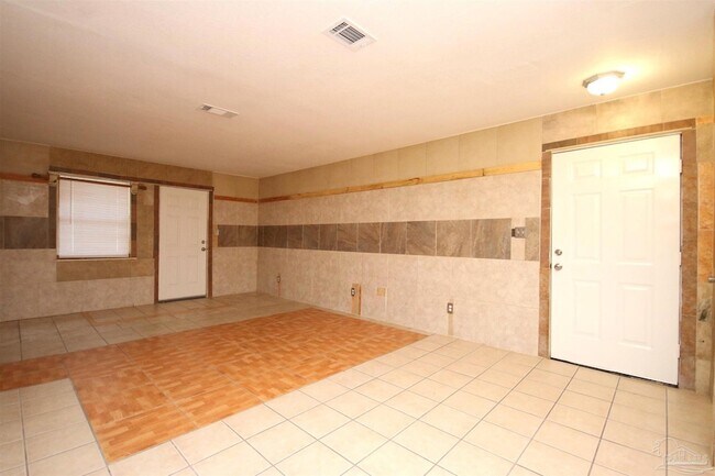 Building Photo - 130 E 9 Mile Rd