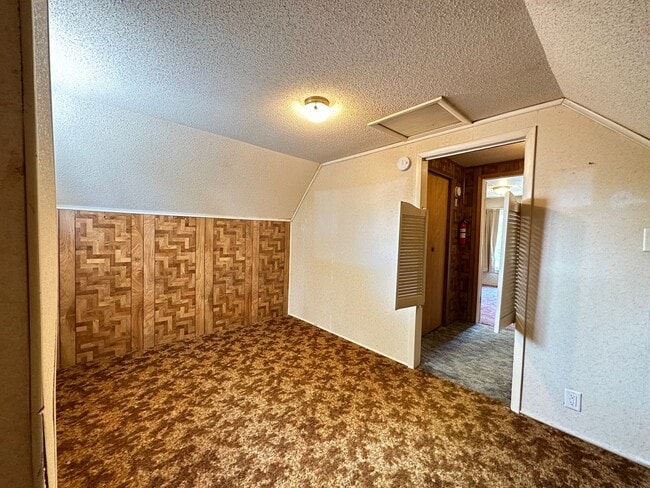 Building Photo - Available August 1st - 3 BED 1 BATH