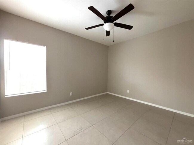 Building Photo - 1405 Alta Vista Dr
