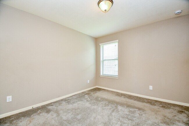 Building Photo - 2023 Manchester Crossing Dr