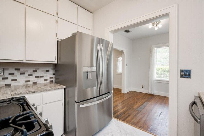 Building Photo - 1623 Palma Plaza