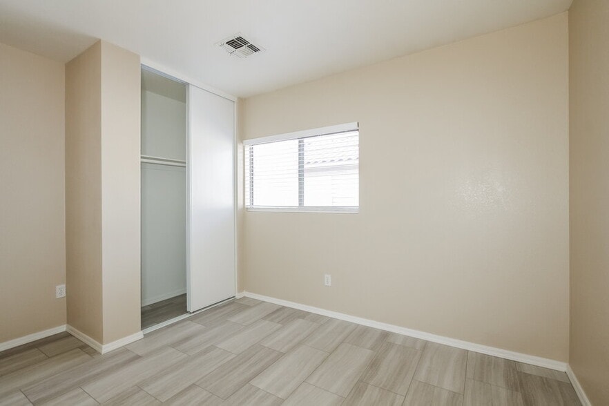 Building Photo - 3042 W Casino Ave