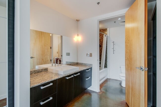 Building Photo - 600 12th Ave S