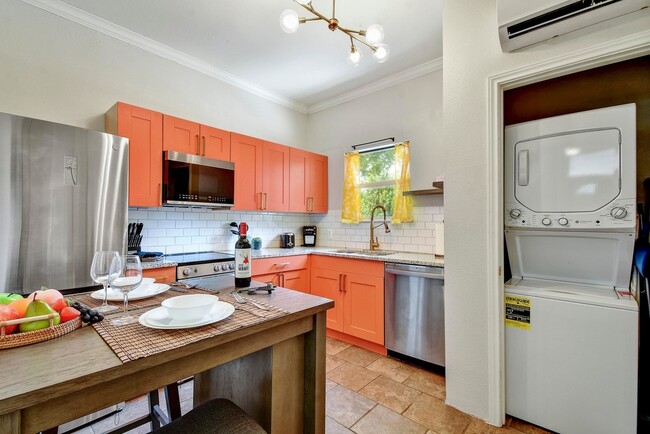 Building Photo - 319 E Courtland Pl