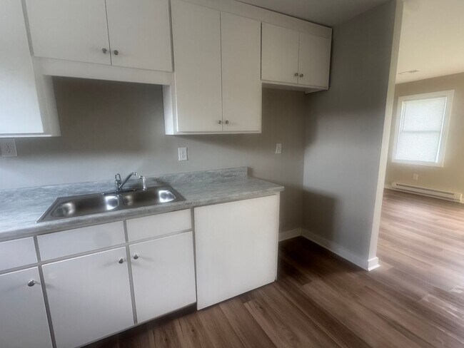 Building Photo - Ligustrum Ct