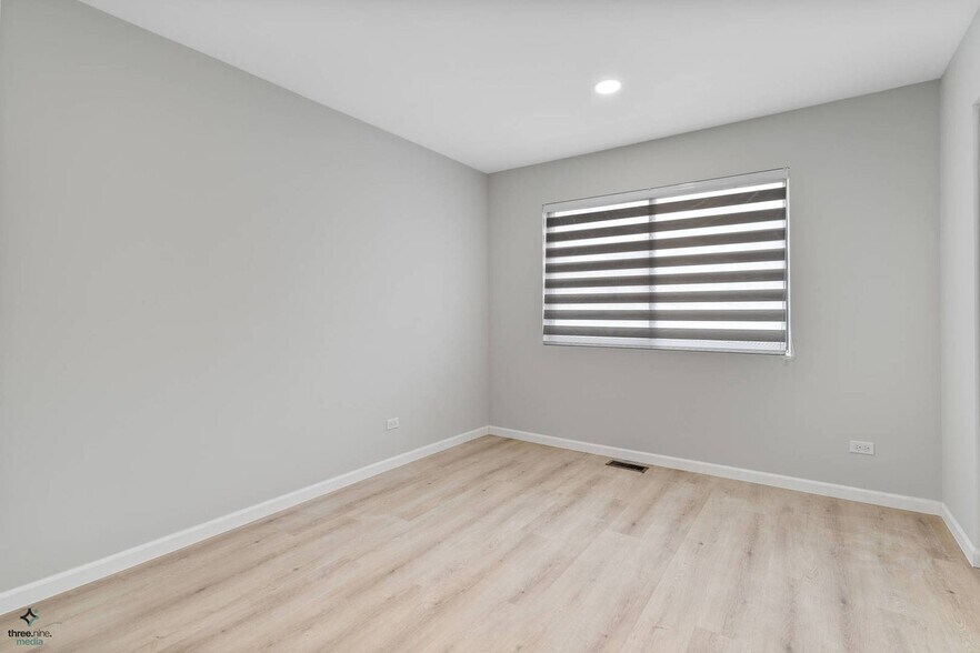 Building Photo - 1017 Sussex Dr