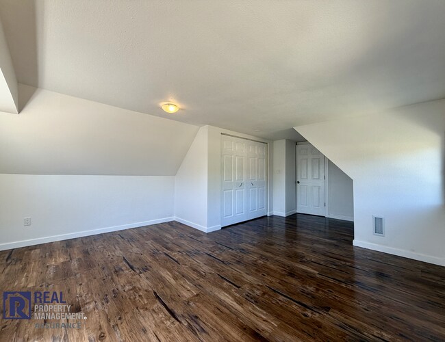 Building Photo - Updated 3-Bedroom Home with Fenced Backyard in Beaverton