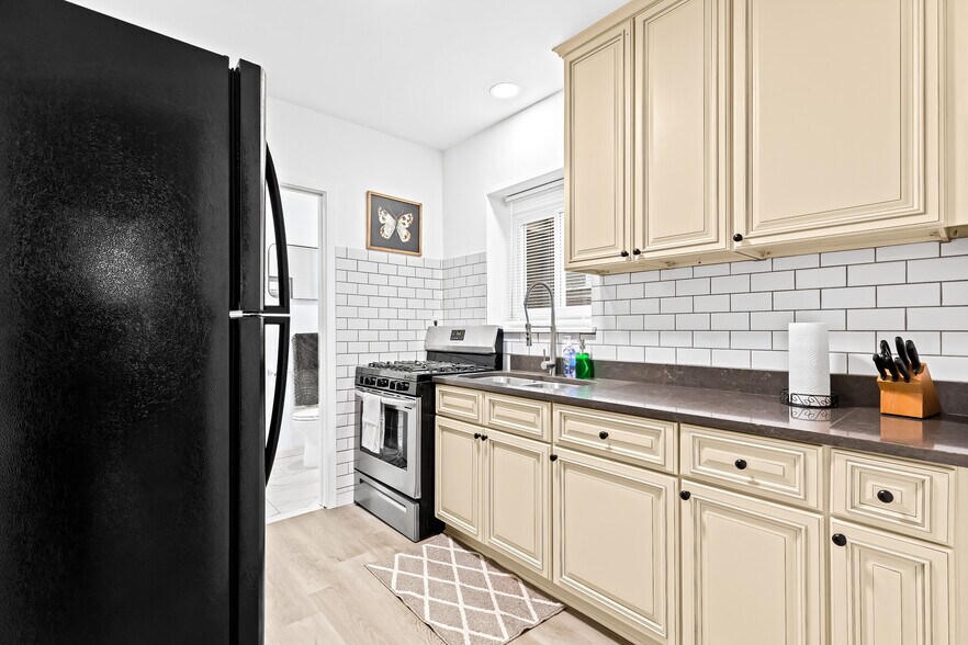 Building Photo - 23080 Stauber Ave