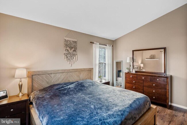 Building Photo - 44 Burgundy Dr