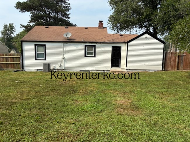 Building Photo - 3 Bed 2 Bath ready to rent!