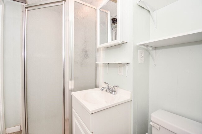 Building Photo - 86 Edwards St