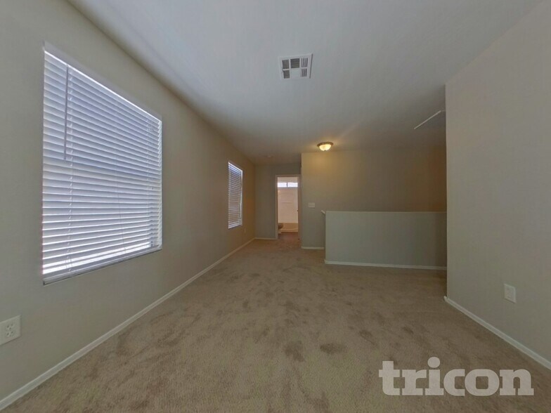 Building Photo - 7413 S 40th Ln