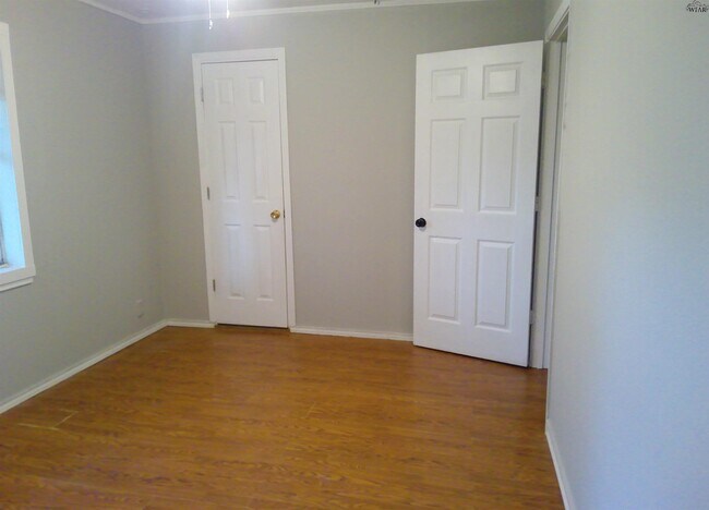 Building Photo - 5304 Burkburnett Rd