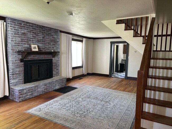 Primary Photo - Spacious 3-Bedroom Home for Rent in Evergr...