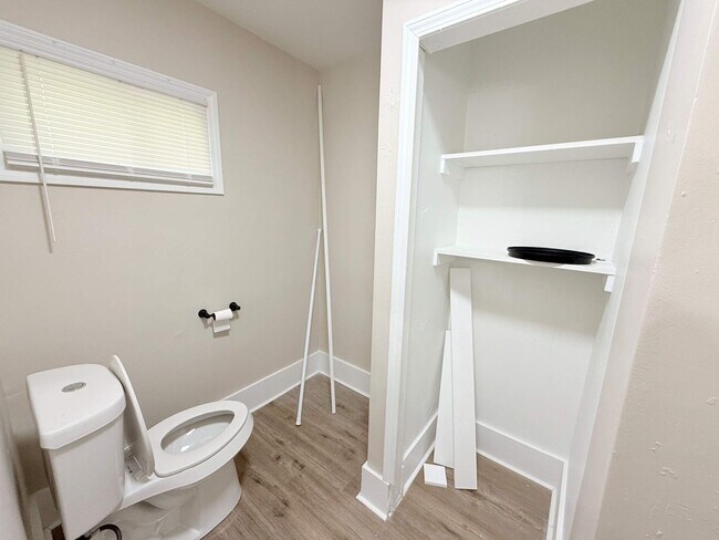 Building Photo - Renovated 2-Bedroom Home – We Welcome Sect...