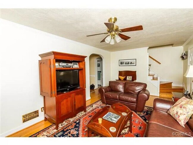 Building Photo - 3 BR / 2 BA Sunny renovated Cape Cod within walking distance to Bryan Park