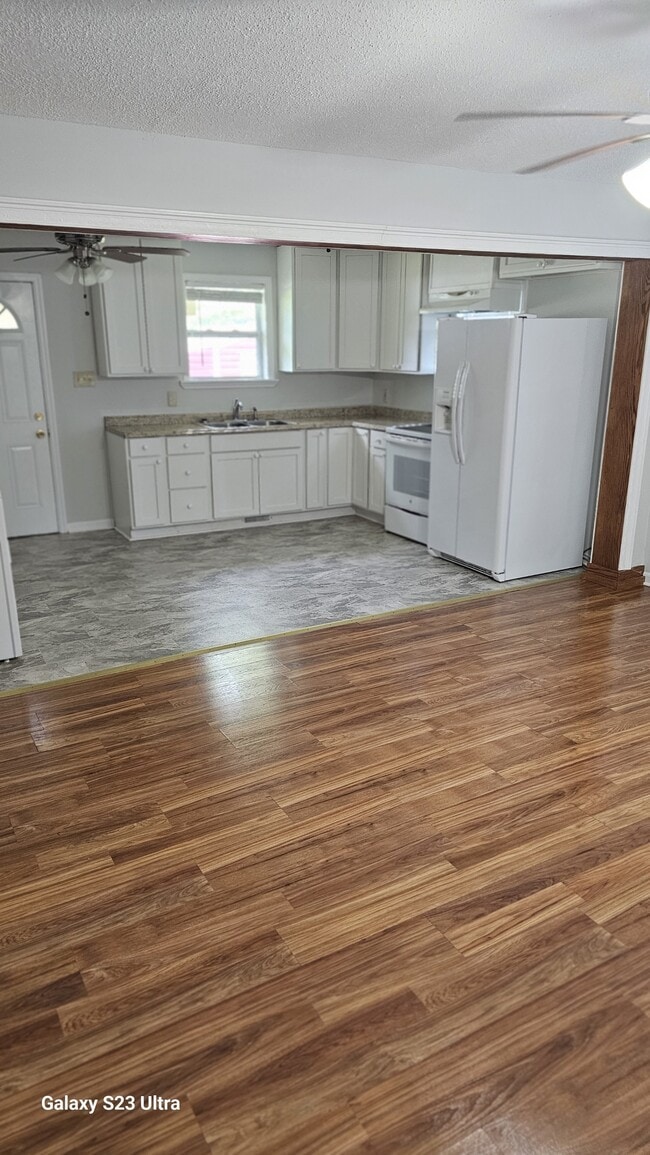 Building Photo - 108 Armstrong Dr