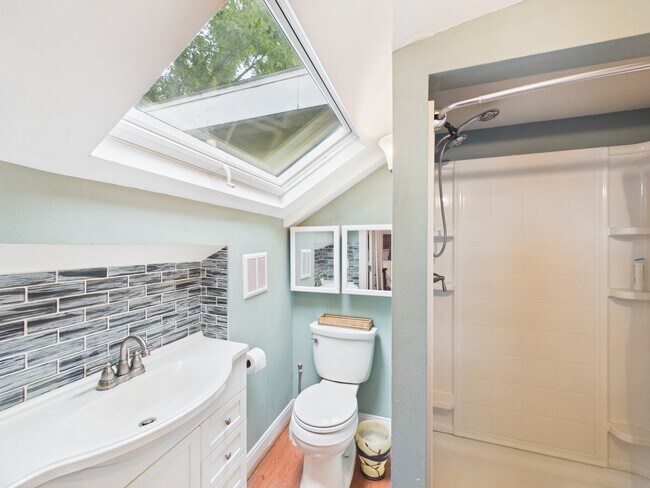 Building Photo - 5110 Academy St