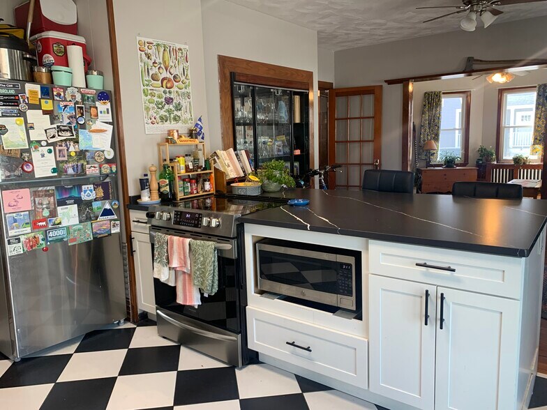 Building Photo - 83 Litchfield St