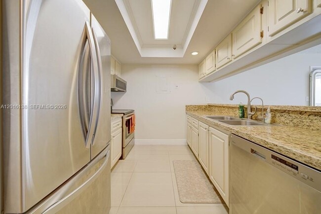 Building Photo - 7601 E Treasure Dr