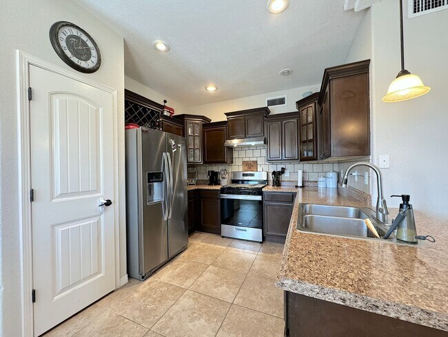 Building Photo - East El Paso 4 bed/ 2 Bath Refrig A/C Home