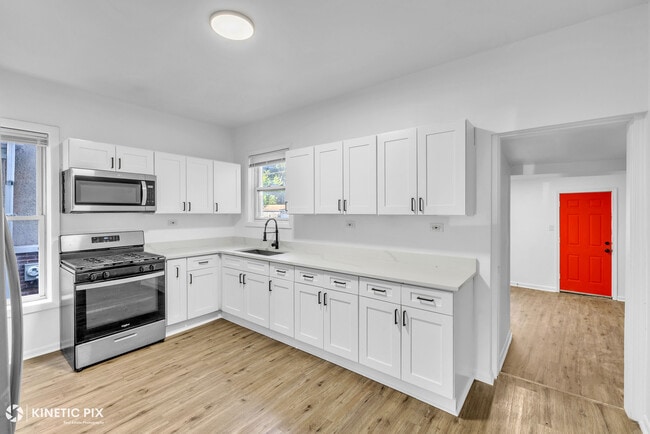 Building Photo - 8617 S Lowe Ave