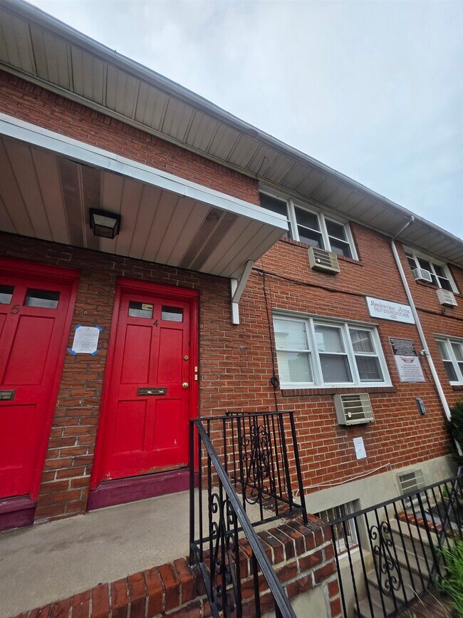 Building Photo - 4325 Meadowview Ave