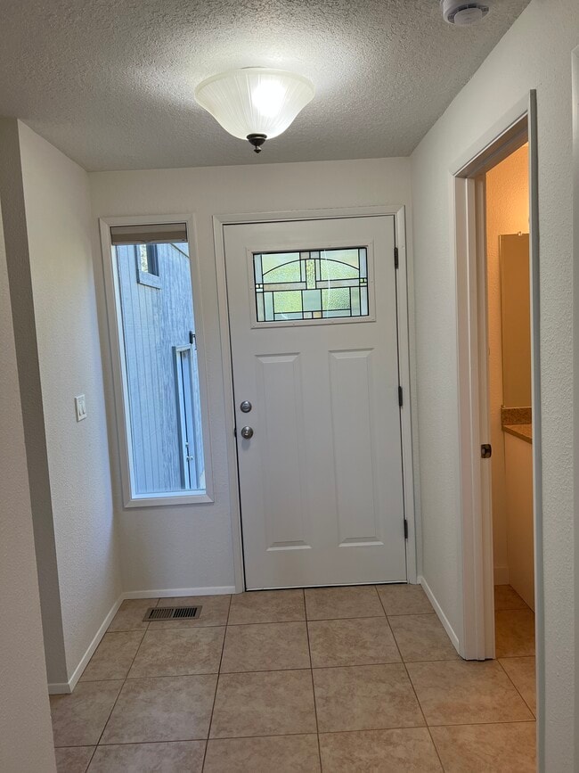 Building Photo - 2778 Robinwood Way