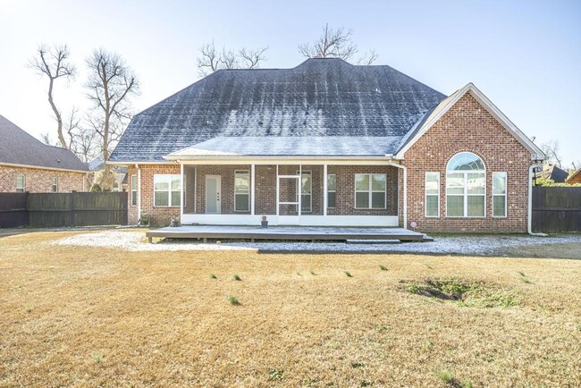 Building Photo - 201 Running Creek Dr