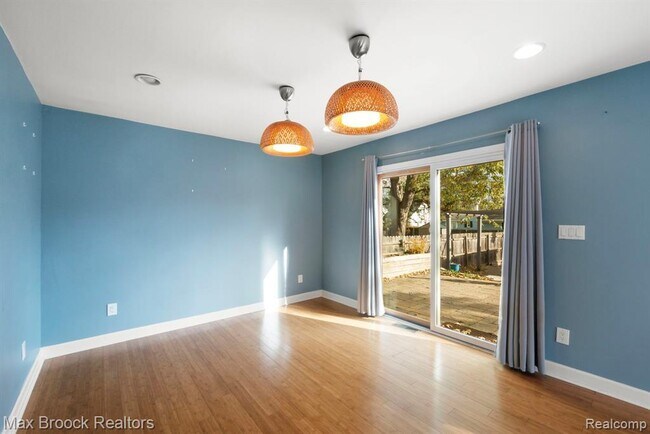 Building Photo - 3602 Elmhurst Ave