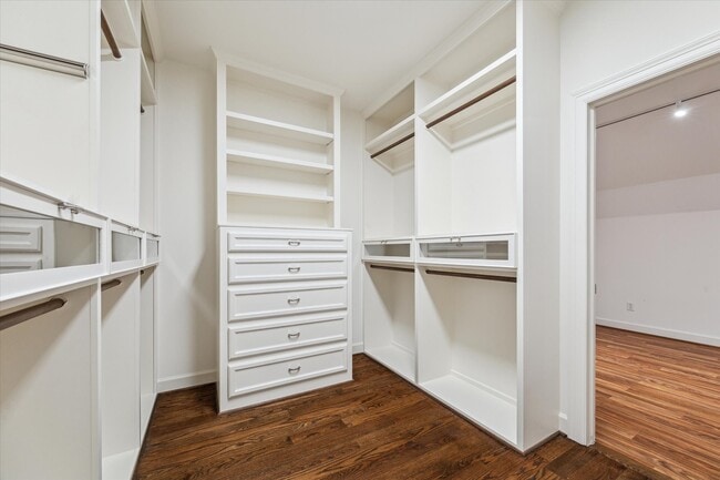 Building Photo - 3108 University Blvd