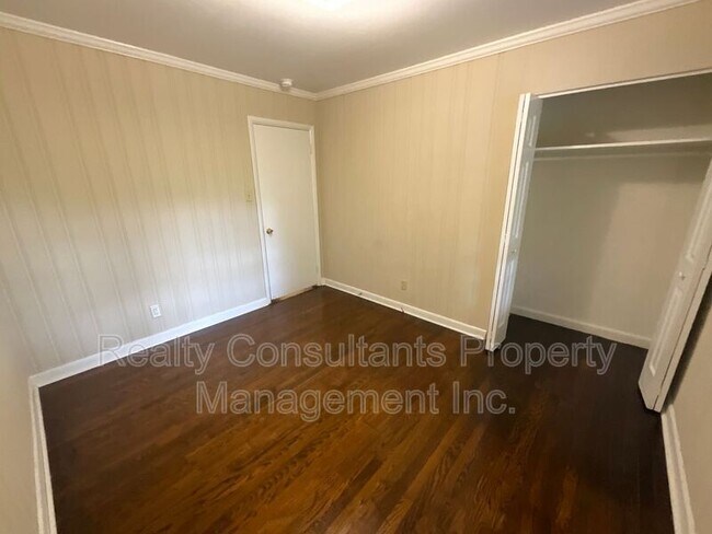 Building Photo - 2706 Wynnewood Dr