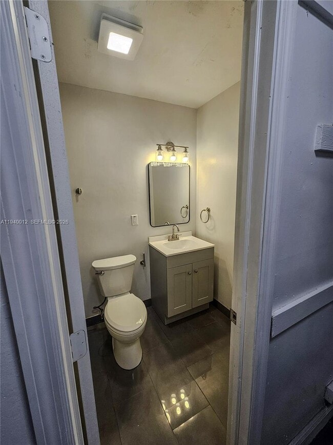 Building Photo - 5615 NW 27th Ct