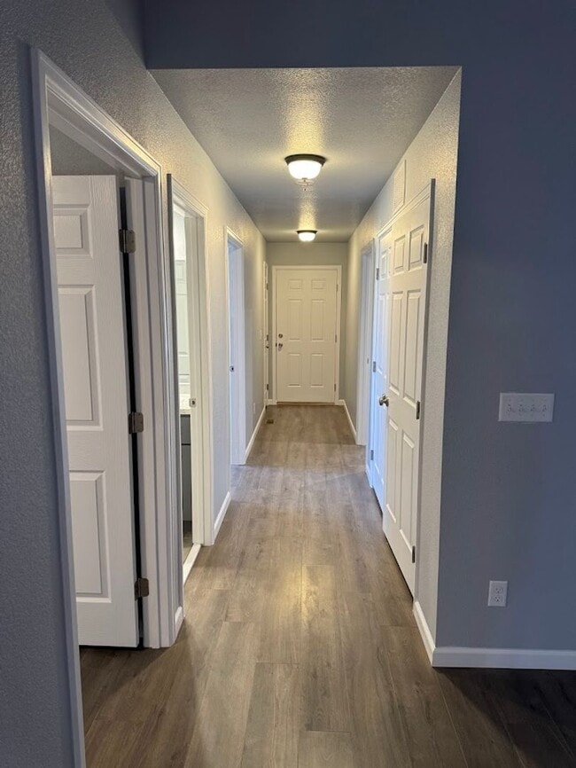 Building Photo - 324-326 W Coral Dr