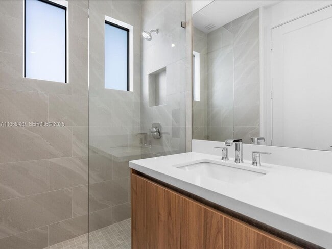 Building Photo - 19701 NE 16th Pl