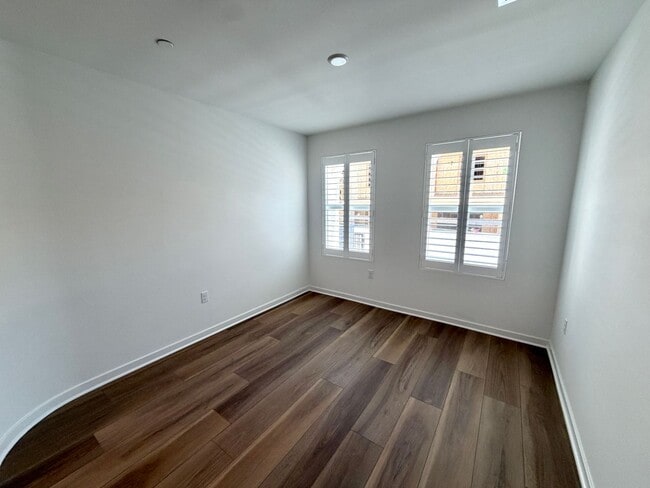 Building Photo - Brand-New Luxury Townhome for Lease in Claremont