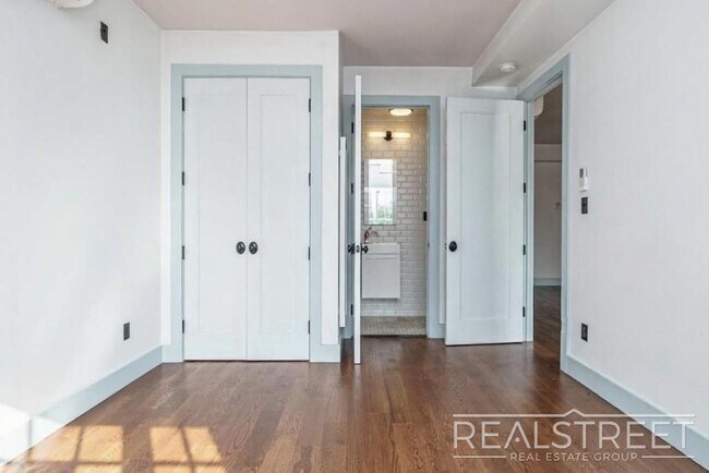 Building Photo - Brooklyn Avenue