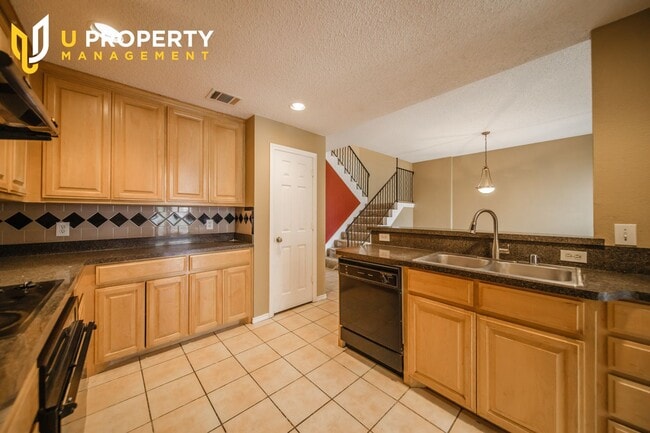 Building Photo - Sweet townhome in the heart of Plano