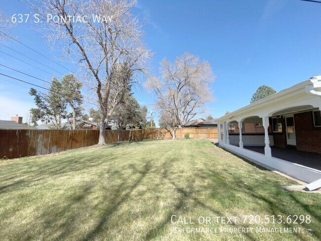 Building Photo - 637 S Pontiac Way