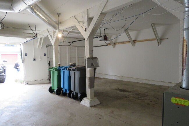 Building Photo - 49 Dellbrook Ave