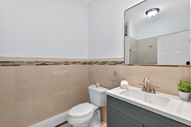 Building Photo - 382 Webster Ave