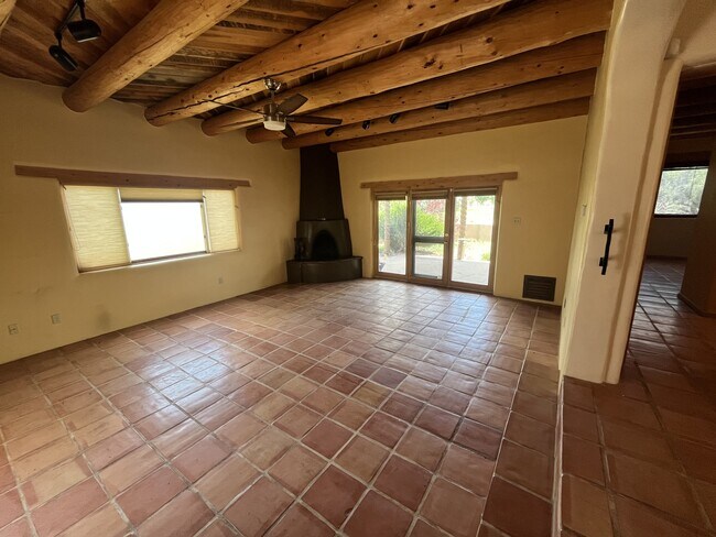 Building Photo - 120 Los Cordovas