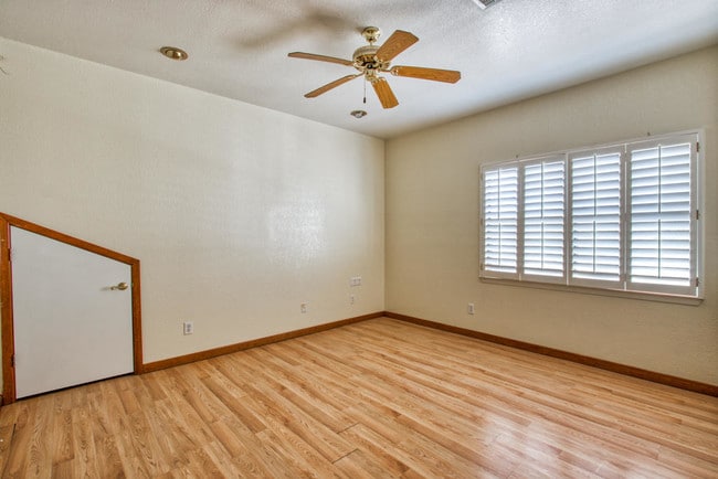 Building Photo - 6912 Crown Ridge Dr