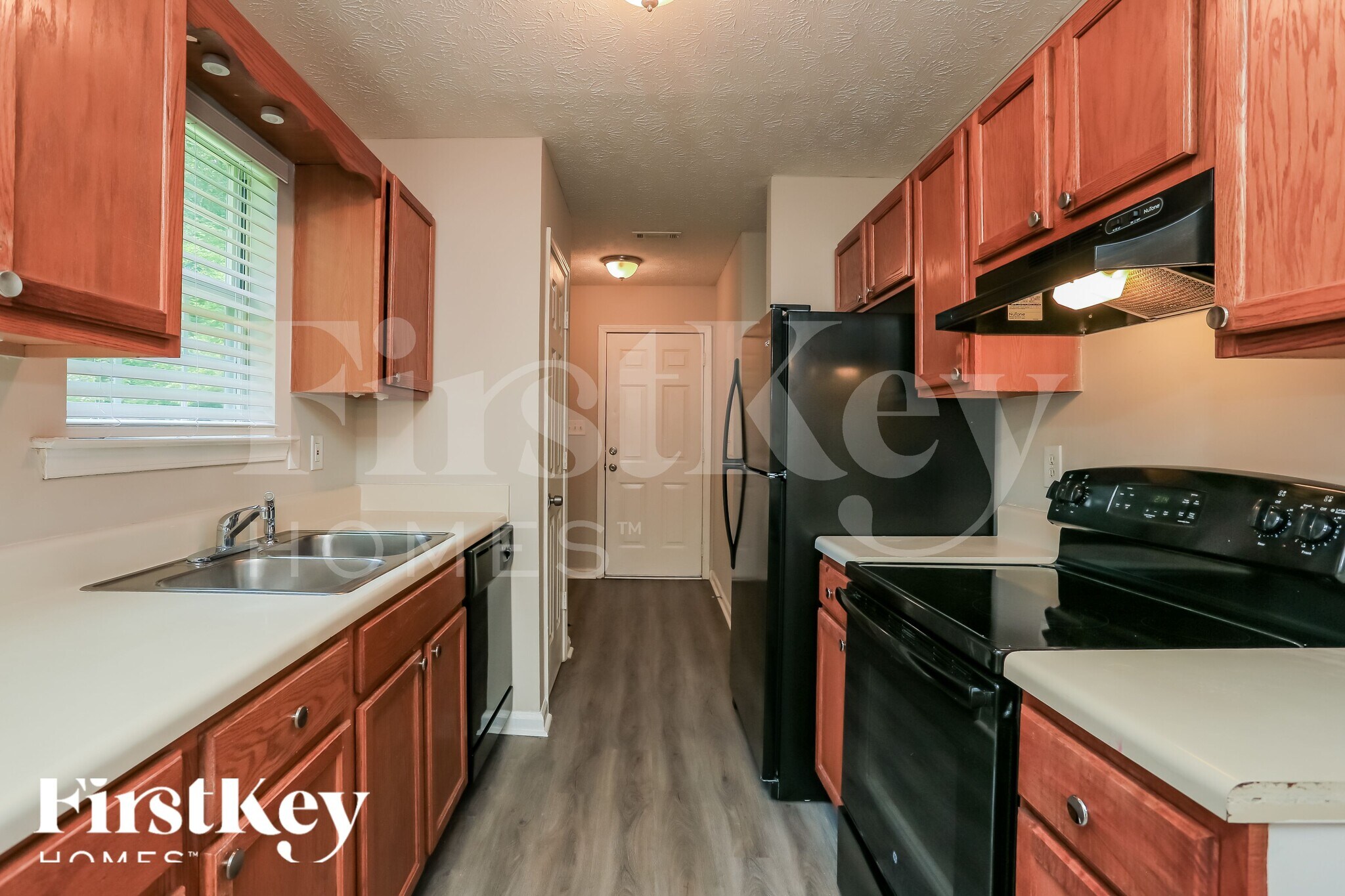 Building Photo - 252 Pine Valley Dr