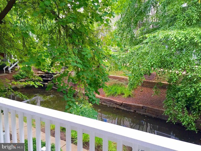 Building Photo - 5705 Chapman Mill Dr